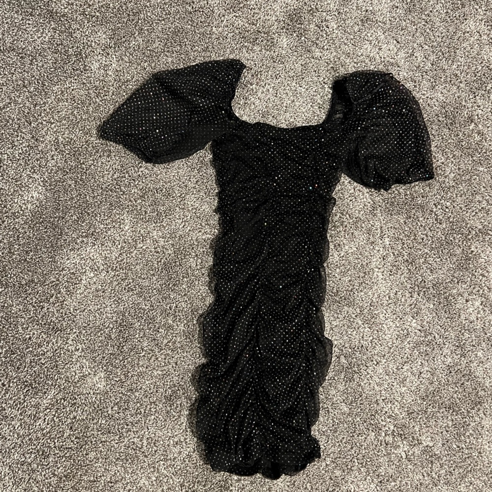 Beautiful black shimmering dress / look amazing on